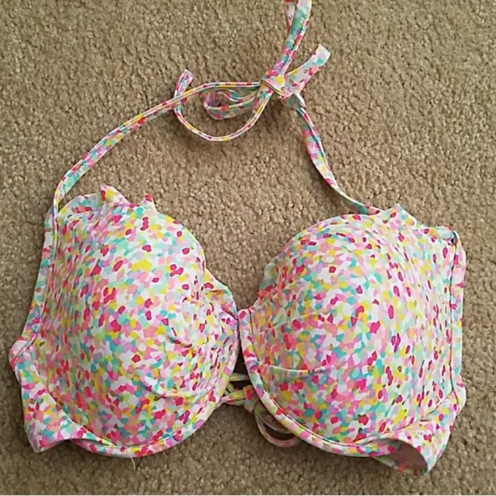 Cute, fun, & sexy 34DD Victoria’s Secret Swim top
